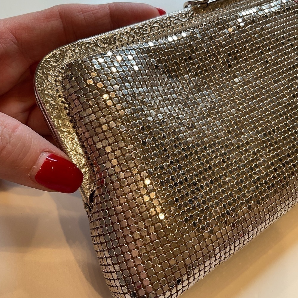 Silver metal mesh clutch… looks to be vintage - Picture 10 of 12